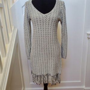 Long tunic v-neck long sleeve fringe bottom black and cream sweater